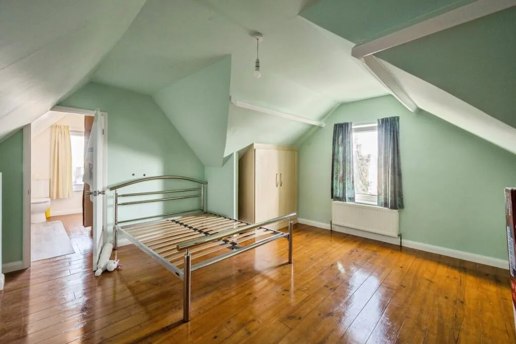 5 bed End of Terrace