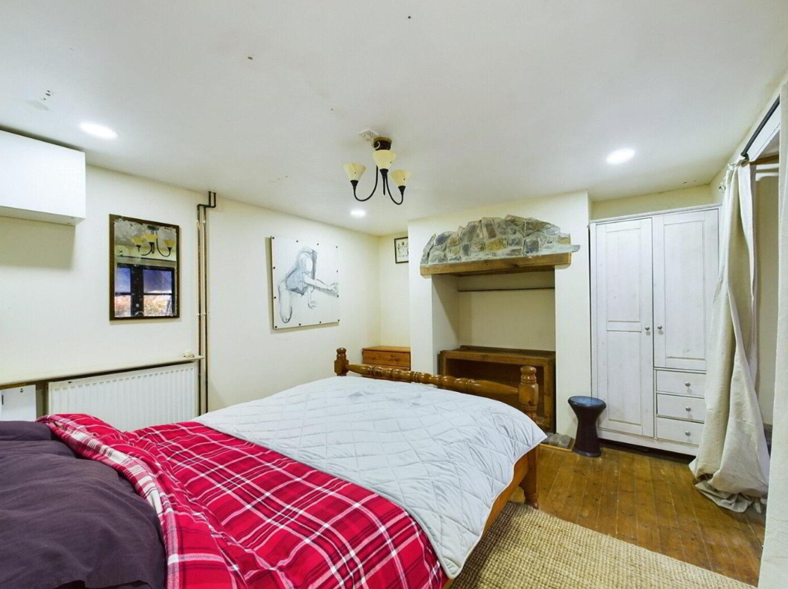 5 bed Terraced
