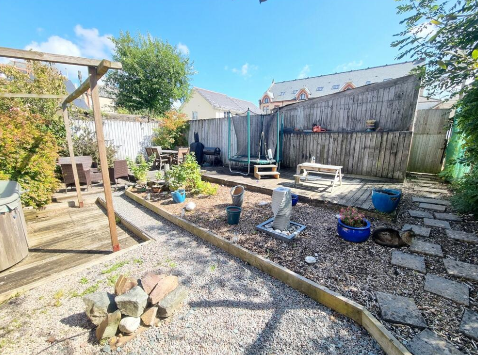 4 bed Terraced