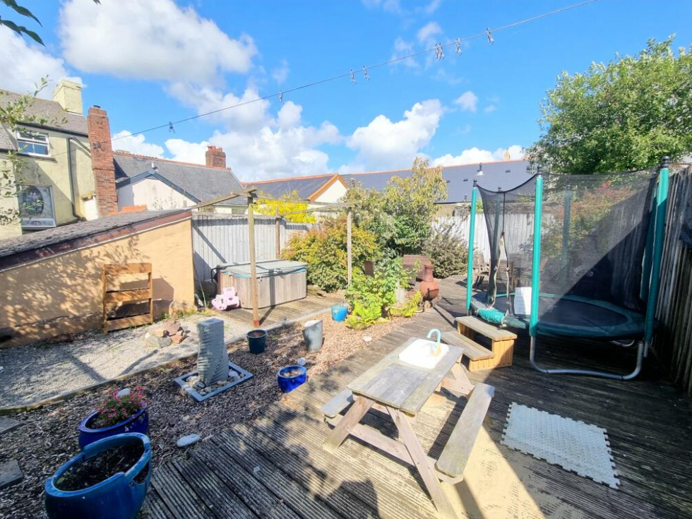 4 bed Terraced