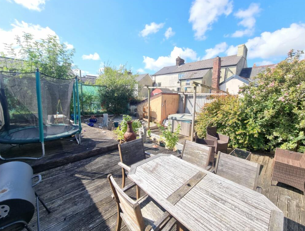 4 bed Terraced