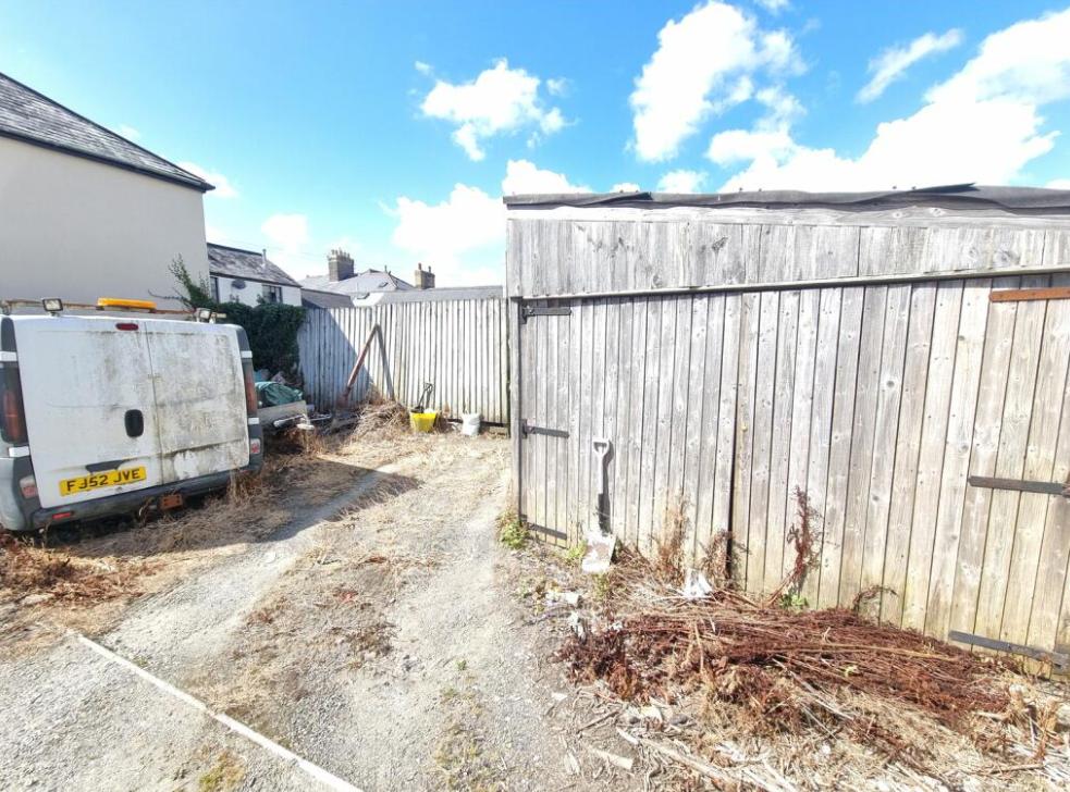 4 bed Terraced