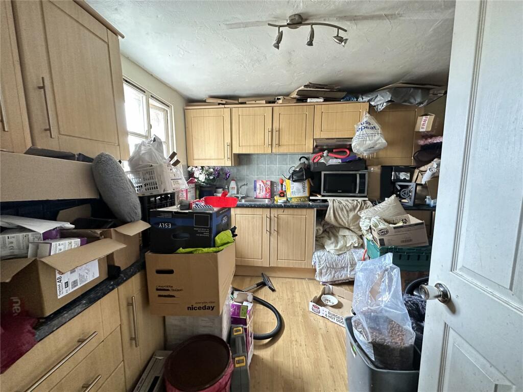 3 bed Mixed Use