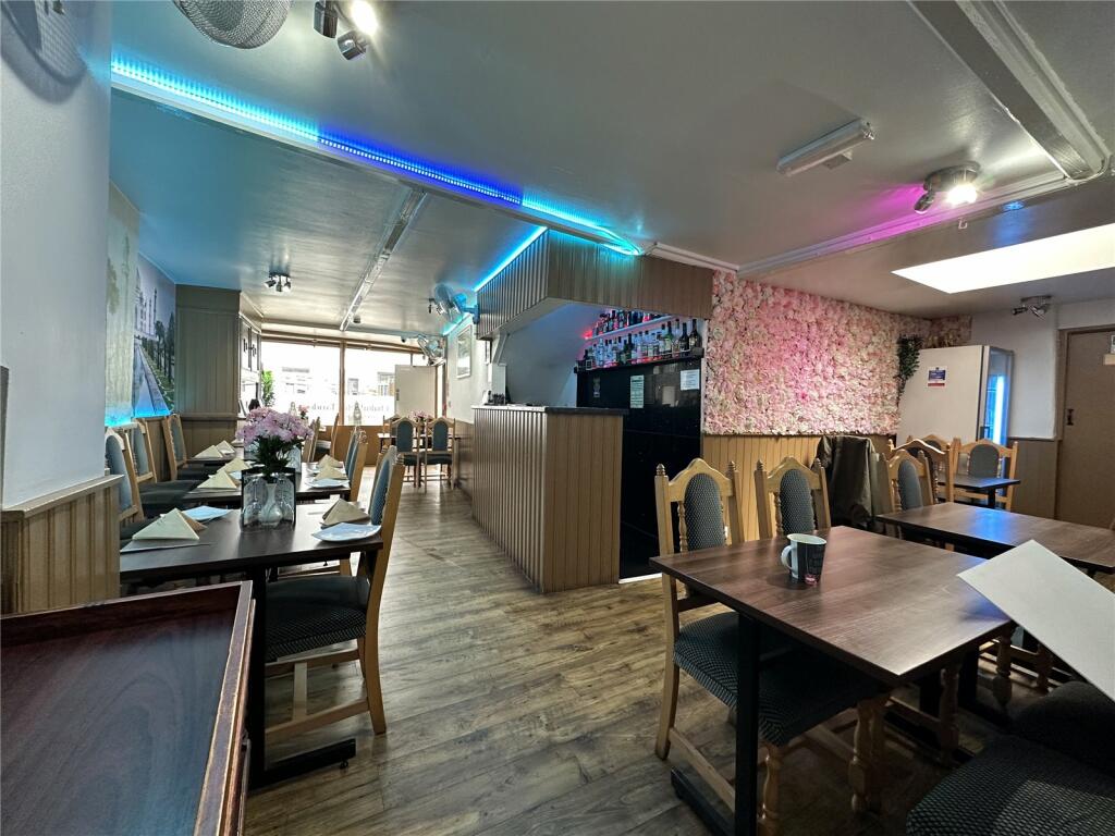 3 bed Mixed Use