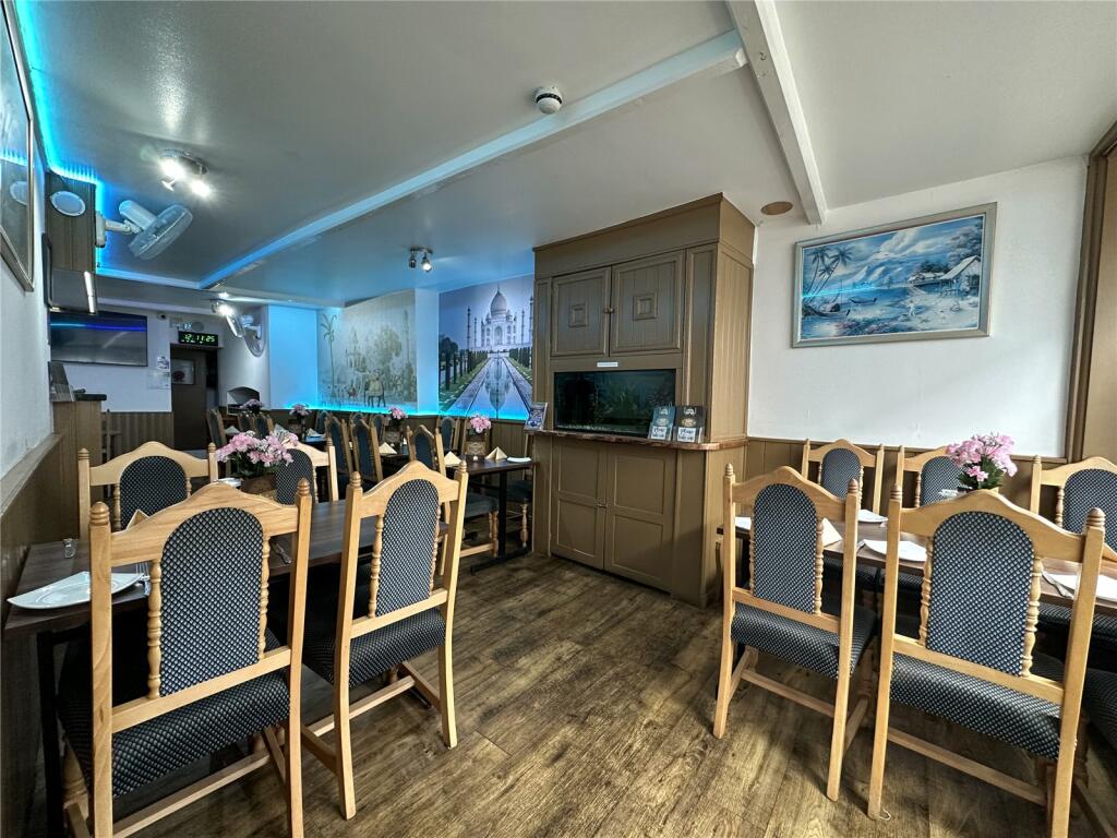 3 bed Mixed Use