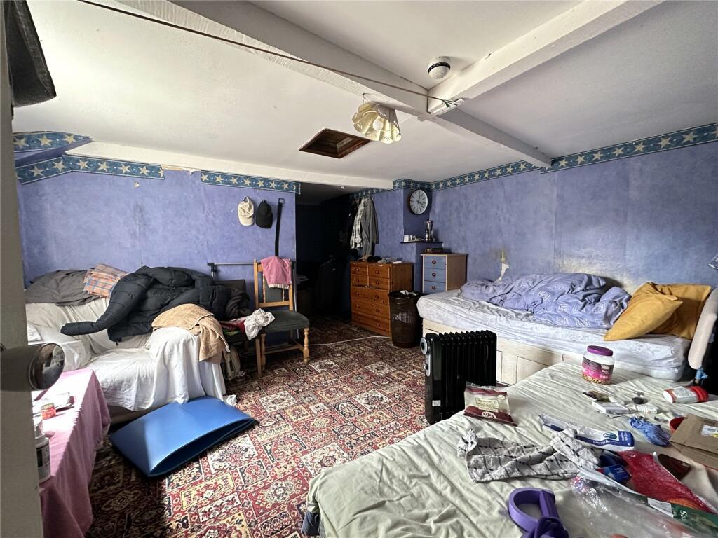 3 bed Mixed Use