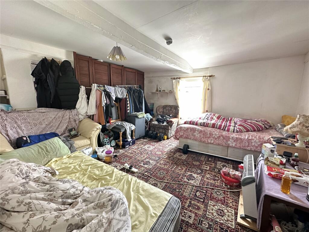 3 bed Mixed Use