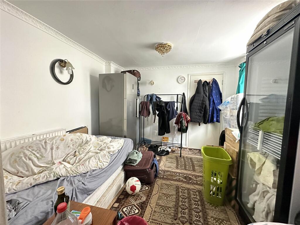3 bed Mixed Use