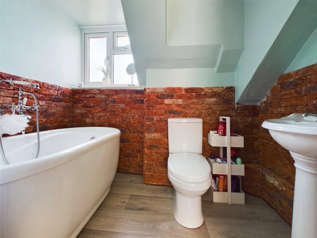 2 bed Retail Property (high street)