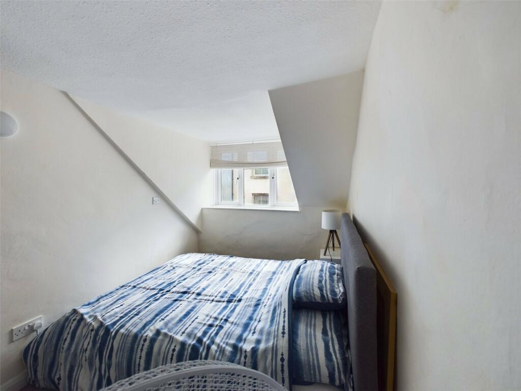 2 bed Retail Property (high street)
