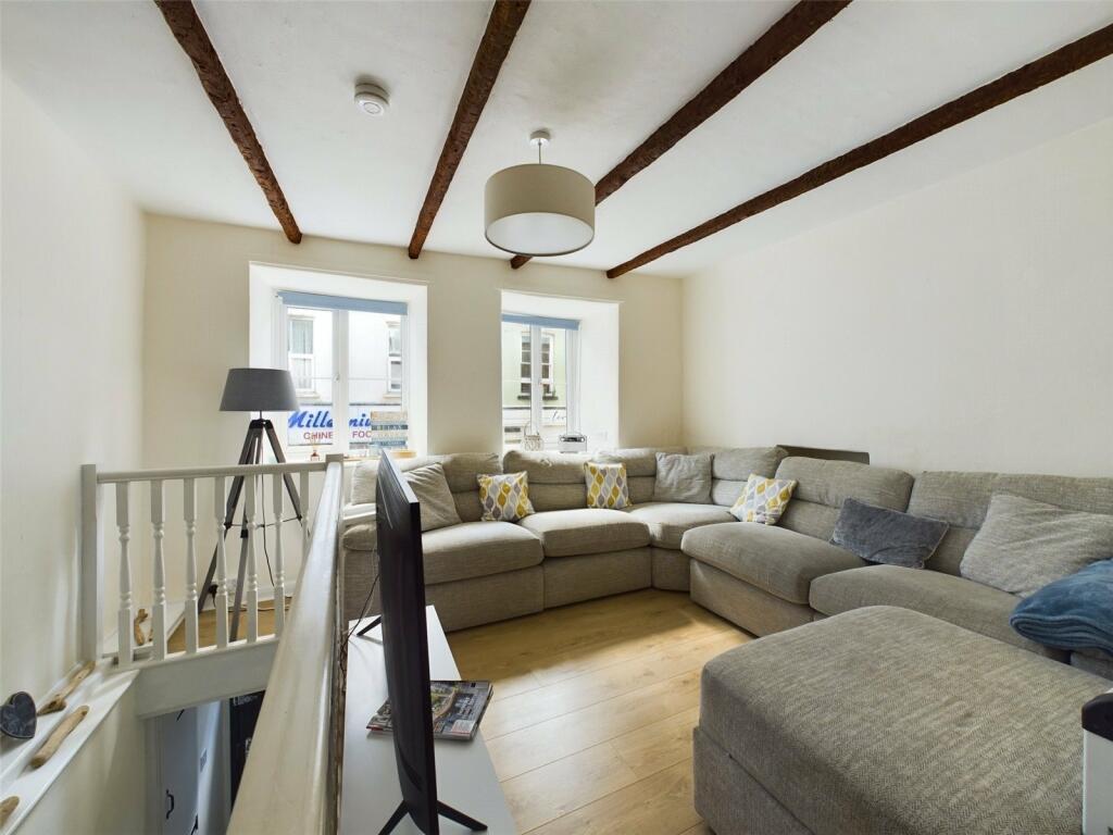 2 bed Retail Property (high street)