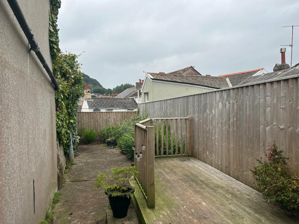 2 bed Retail Property (high street)