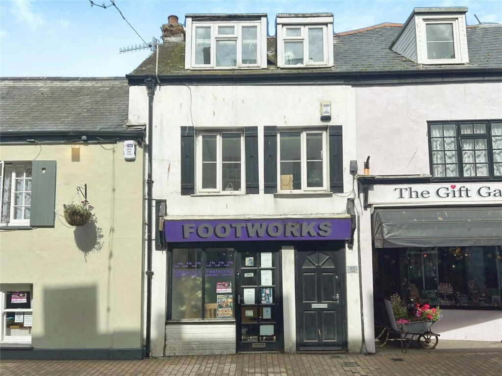 2 bed Retail Property (high street)