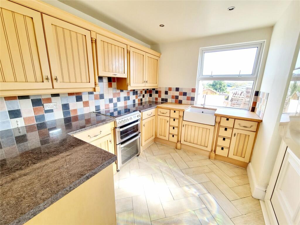 3 bed End of Terrace