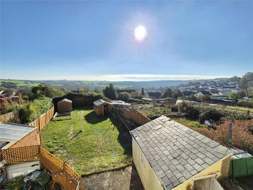 3 bed End of Terrace