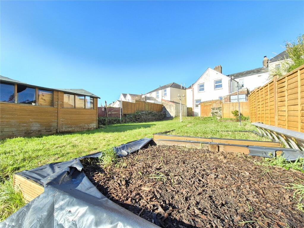 3 bed End of Terrace