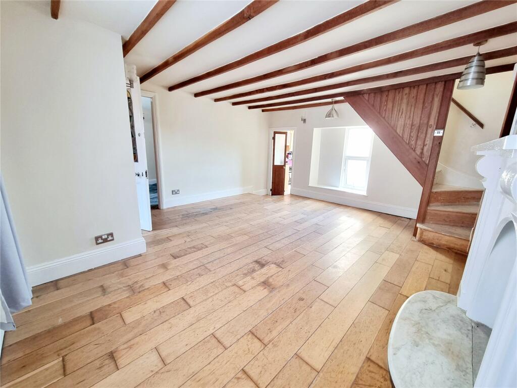 3 bed End of Terrace