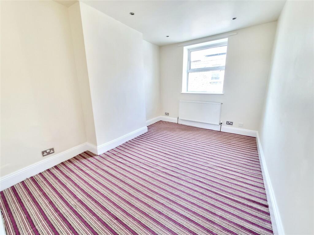 3 bed End of Terrace