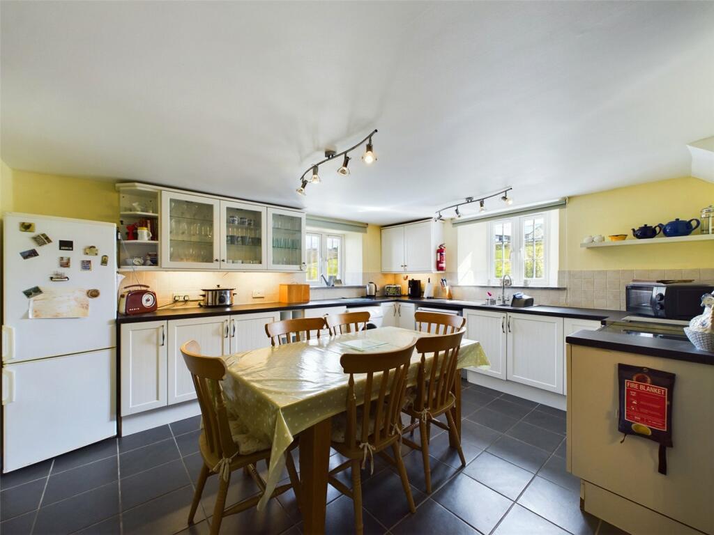 4 bed Detached