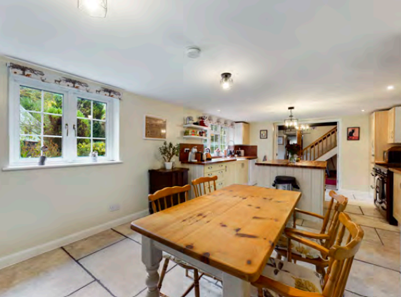 6 bed Detached