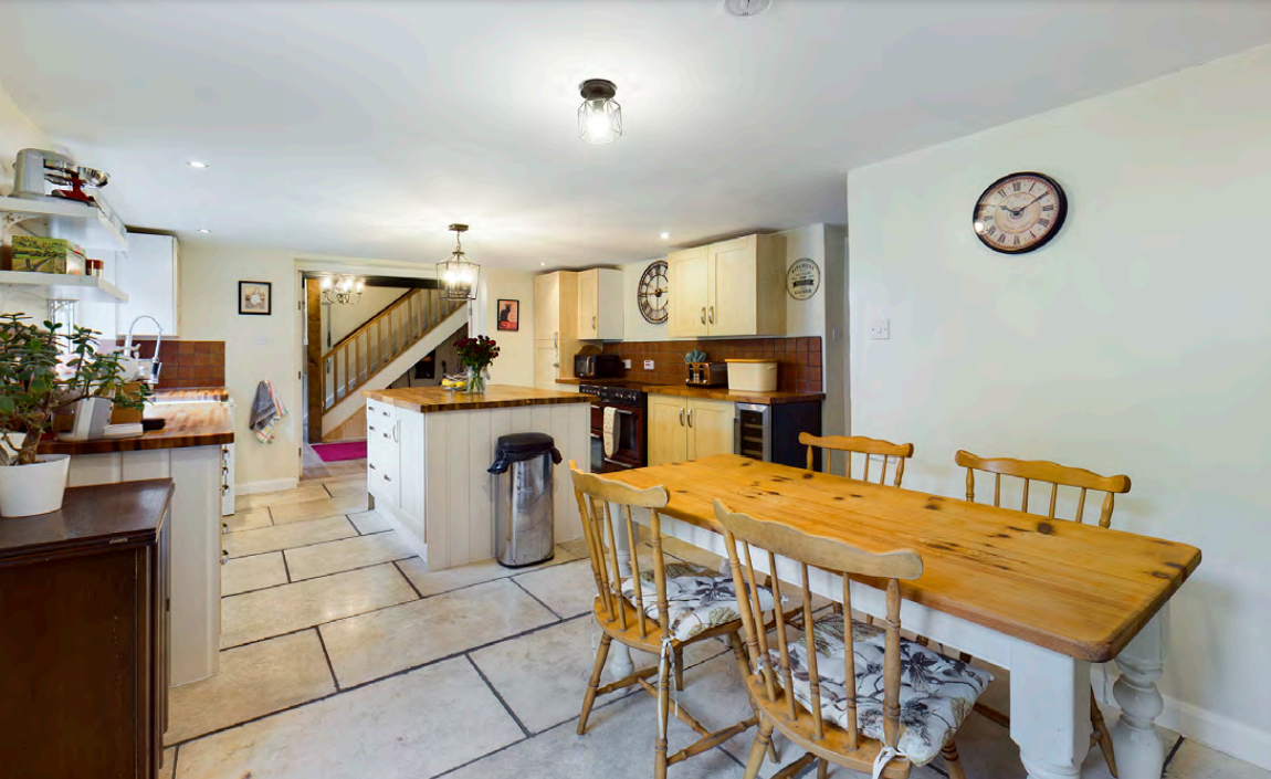 6 bed Detached
