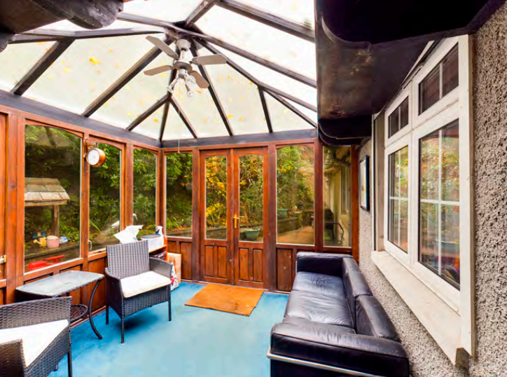 6 bed Detached