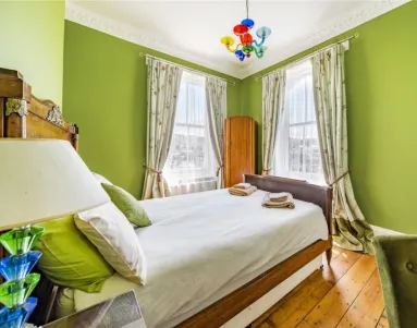 11 bed Detached