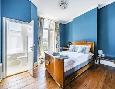 11 bed Detached