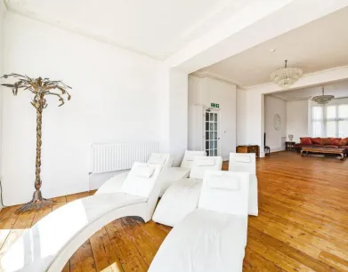 11 bed Detached