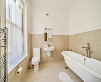 11 bed Detached