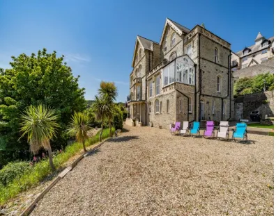 11 bed Detached