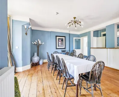 11 bed Detached