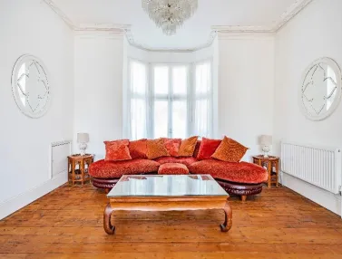 11 bed Detached