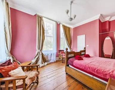 11 bed Detached