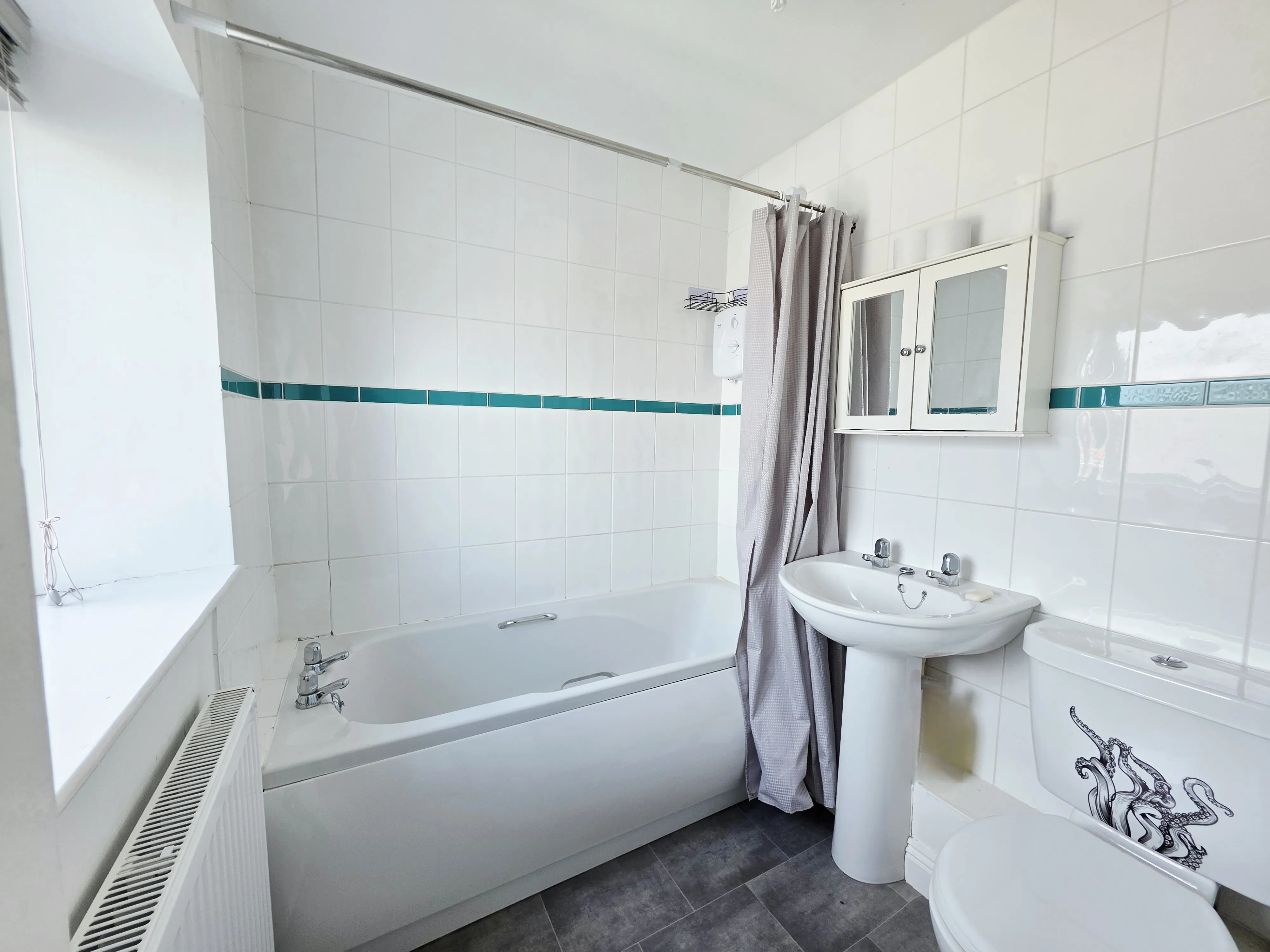 3 bed End of Terrace