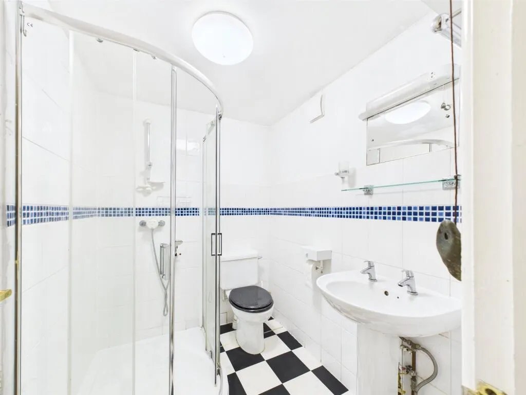 1 bed Detached