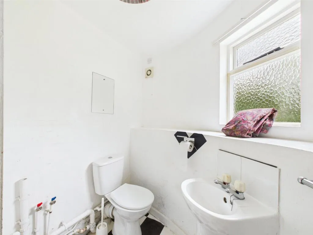 1 bed Detached