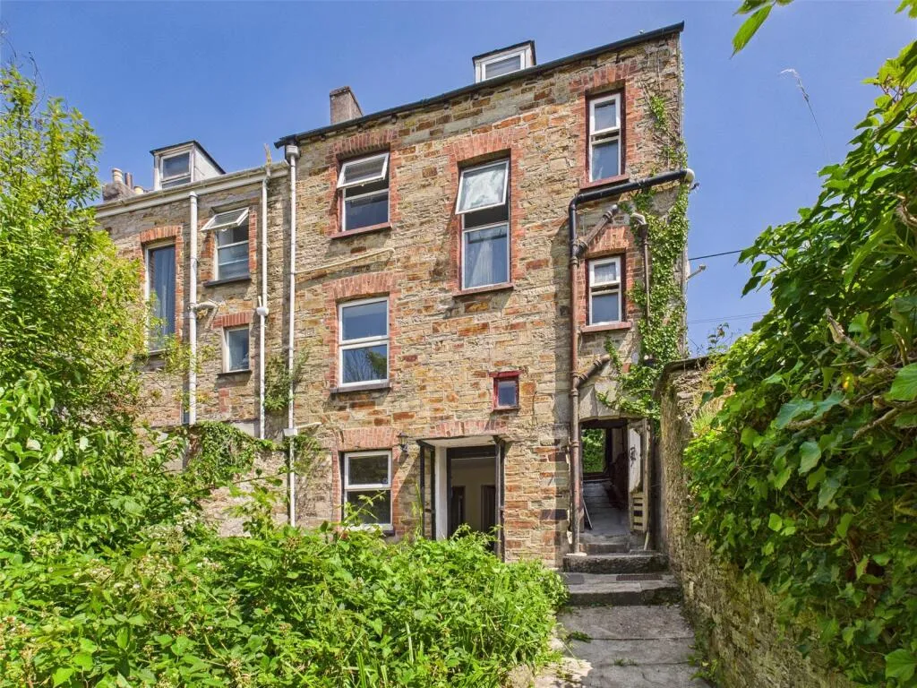 4 bed Block of Apartments