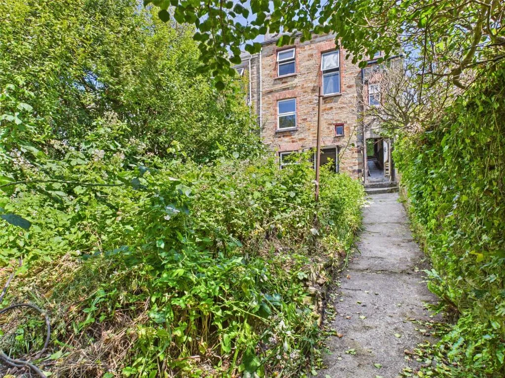 4 bed Block of Apartments