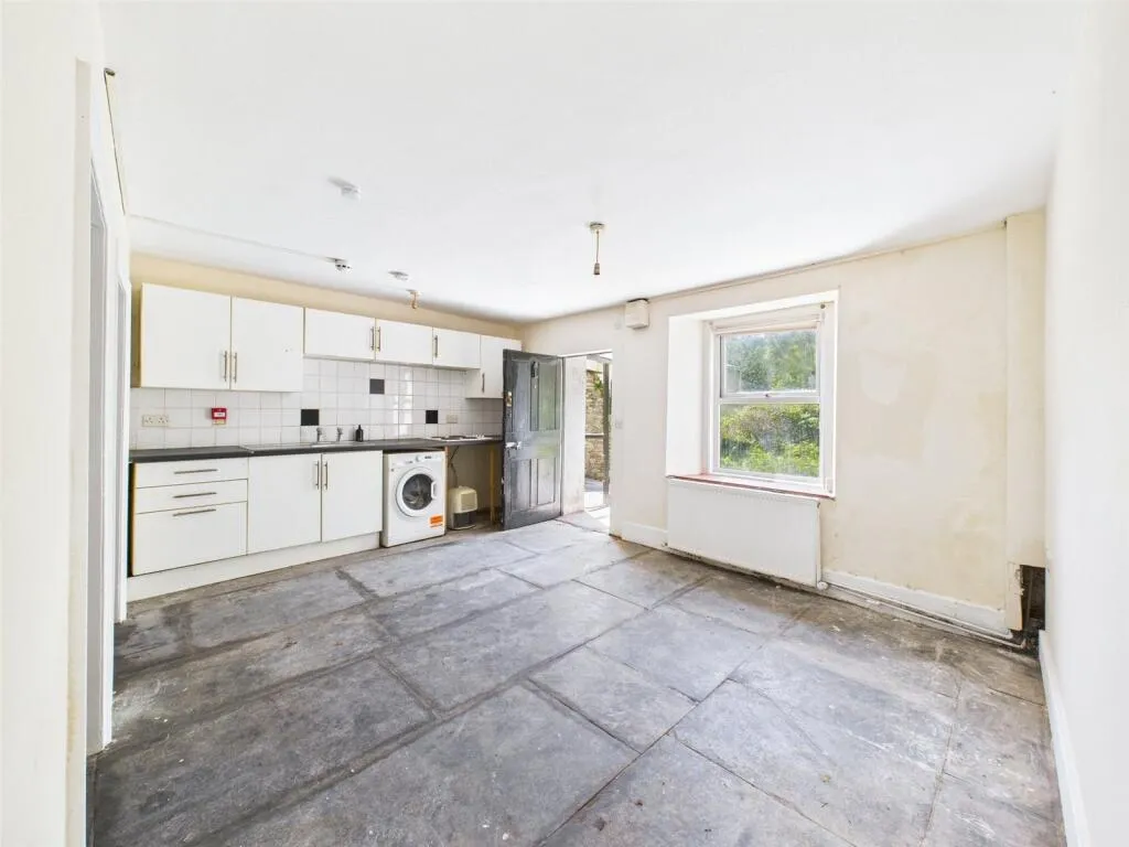 4 bed Block of Apartments