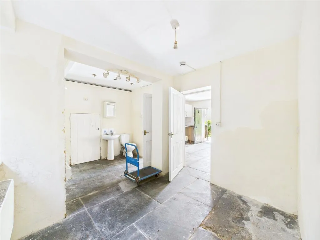 4 bed Block of Apartments