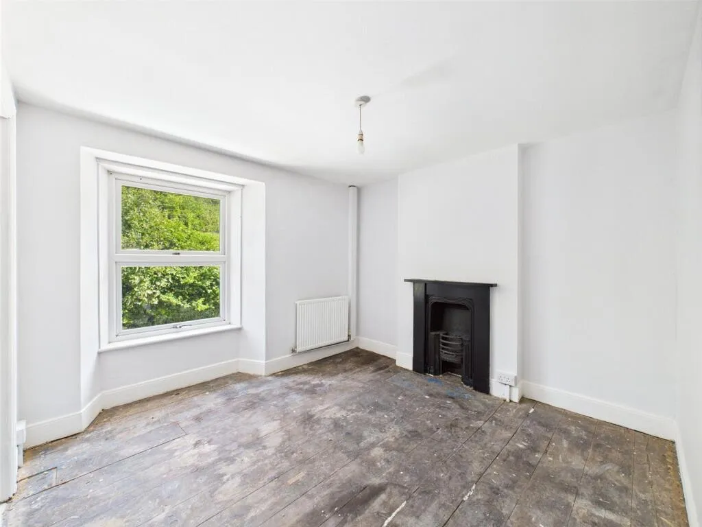 4 bed Block of Apartments
