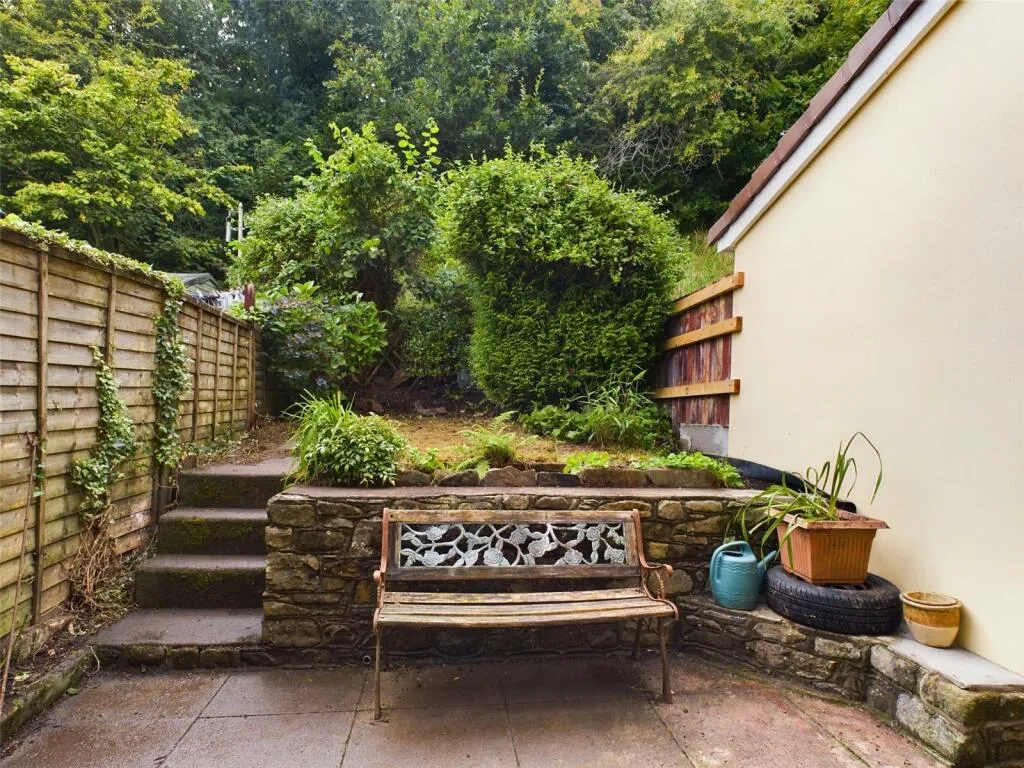 2 bed House
