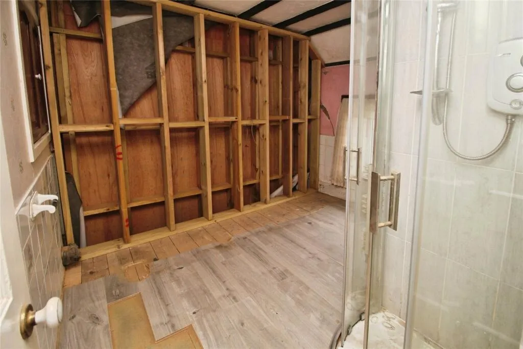 2 bed Detached