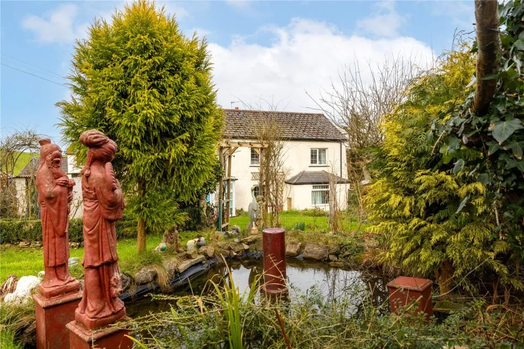 2 bed Detached