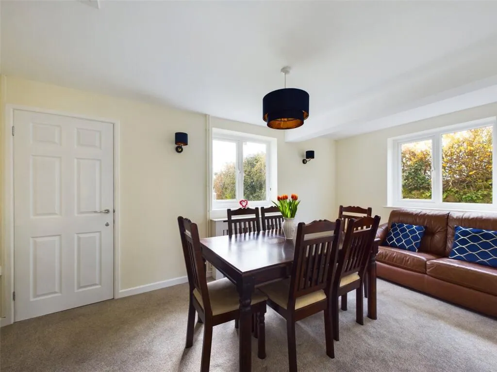 5 bed Detached