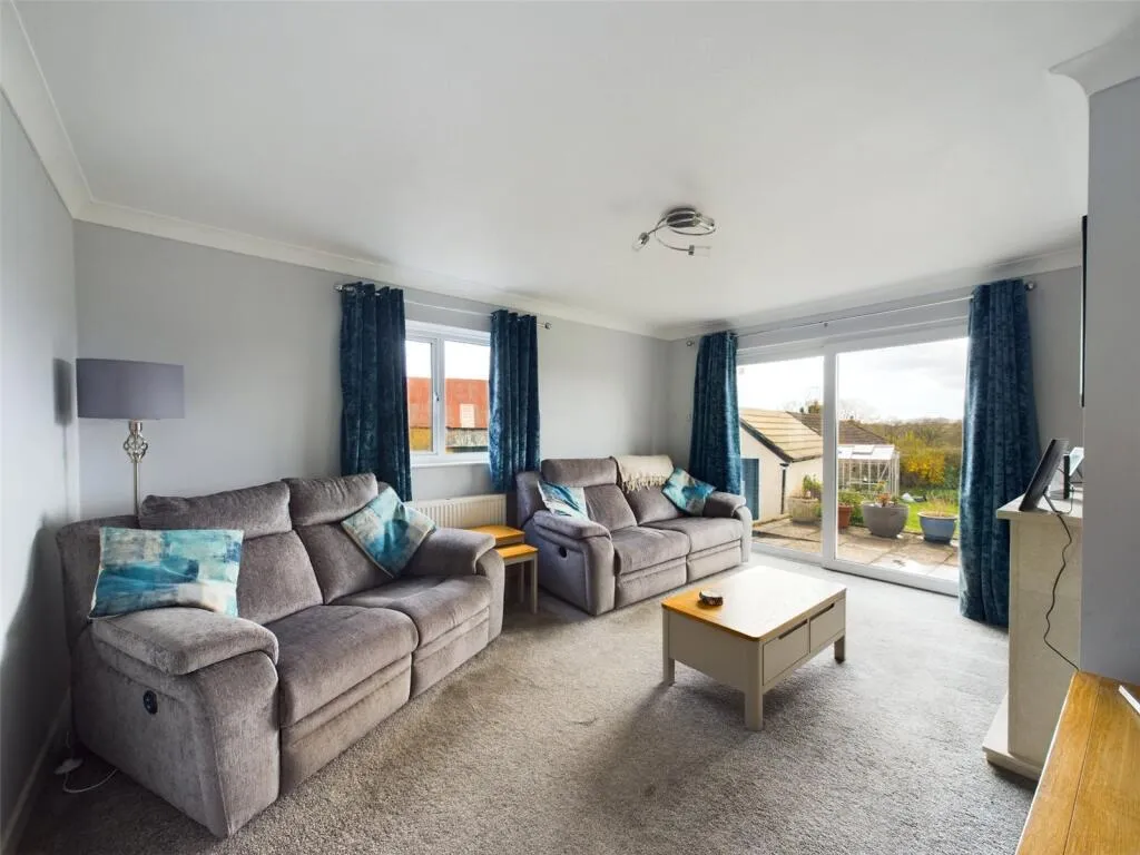 5 bed Detached
