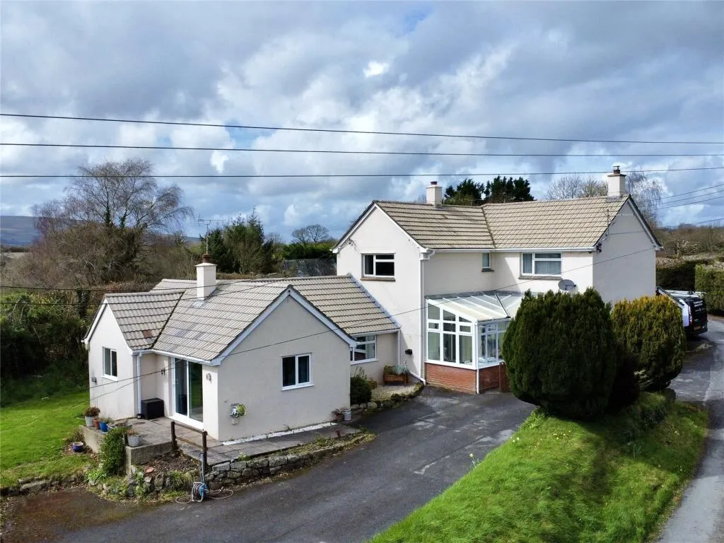 5 bed Detached