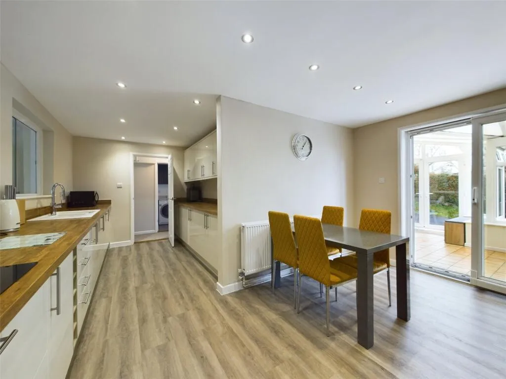 5 bed Detached