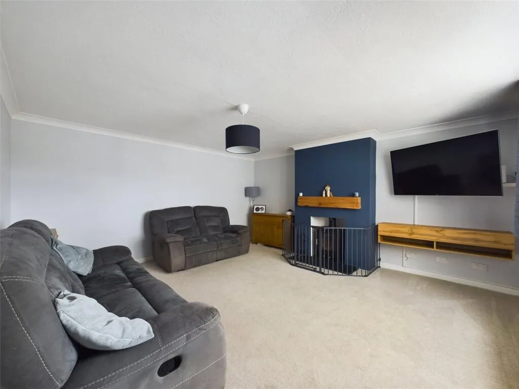 5 bed Detached